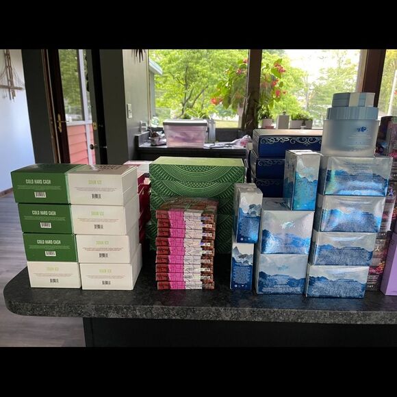 Jeffree Star MYSTERY box 2-2.5 =$600-$750 twice the fun lot ❤️ it or your💰back - Picture 11 of 13